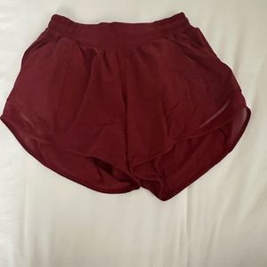 Lulu lemon hotty hot shorts 2.5; size 4 tall